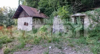 2 RUSTICI CON TERRENO AI PIEDI DEL LAGORAI 900m slm.