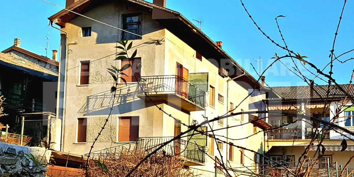 AMPIA PORZIONE CON GIARDINO