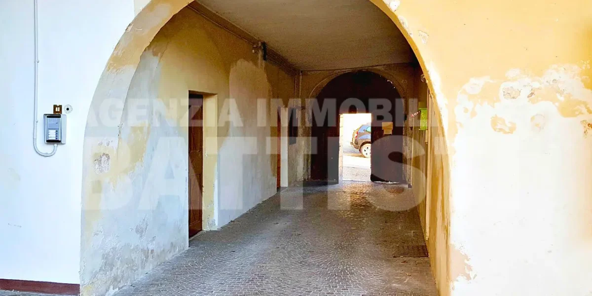 AMPIA PORZIONE CON GIARDINO