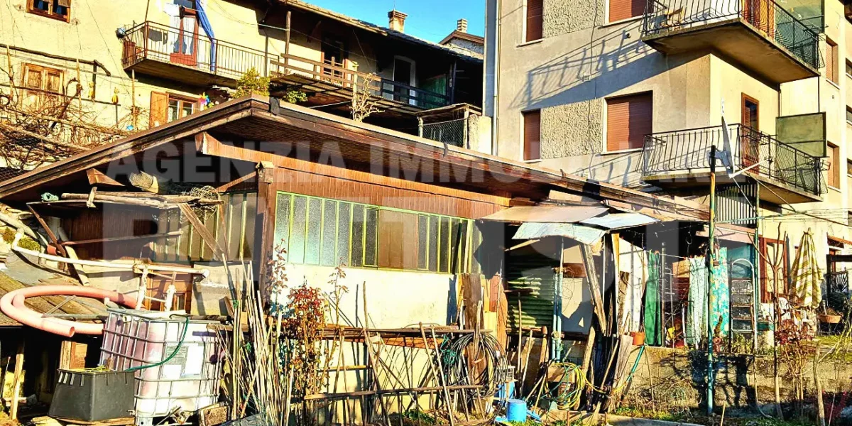 AMPIA PORZIONE CON GIARDINO
