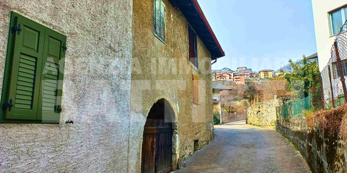 PORZIONE CON ORTO IN CENTRO
