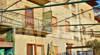 AMPIA PORZIONE CON GIARDINO