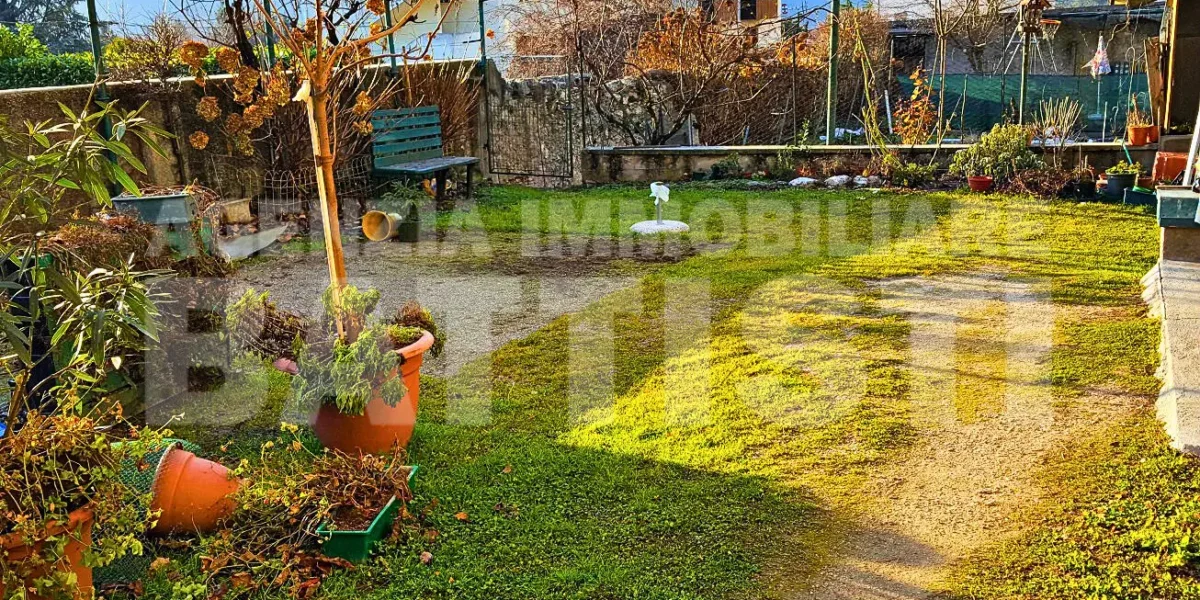 AMPIA PORZIONE CON GIARDINO