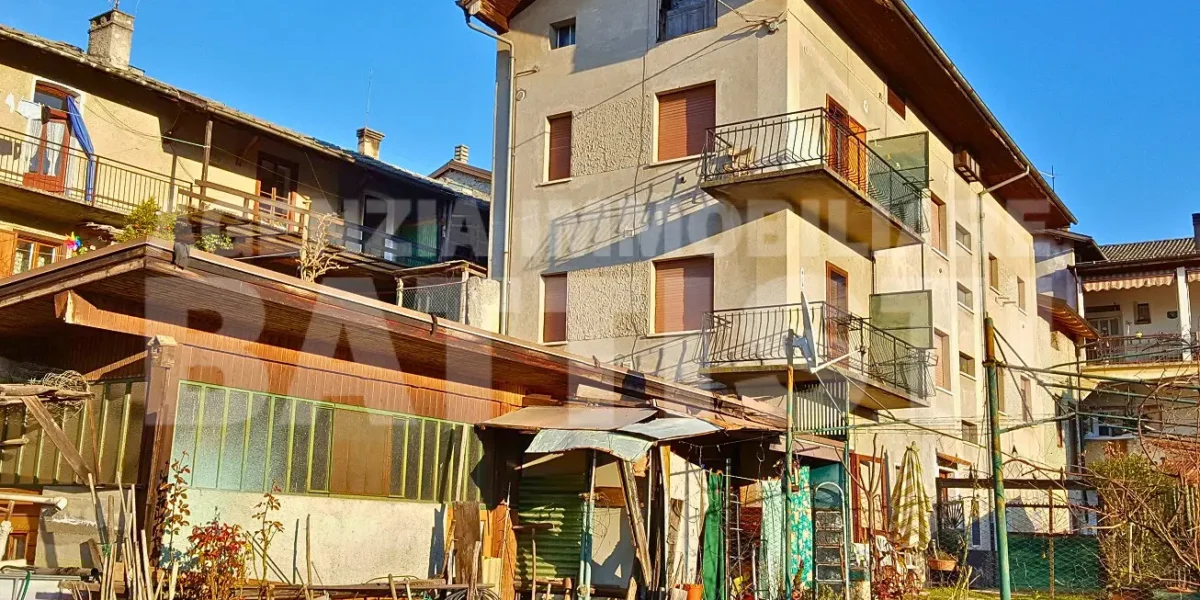 AMPIA PORZIONE CON GIARDINO