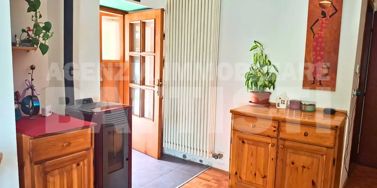 APPARTAMENTO CON ORTO E TERRAZZO
