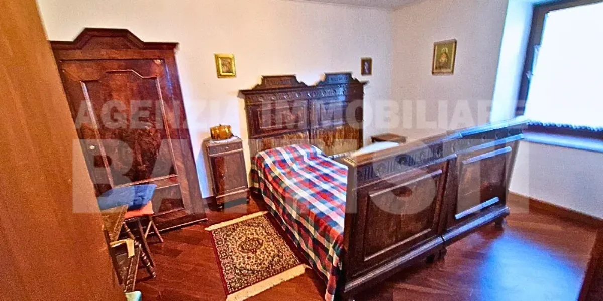 AMPIO ALLOGGIO IN BIFAMILIARE