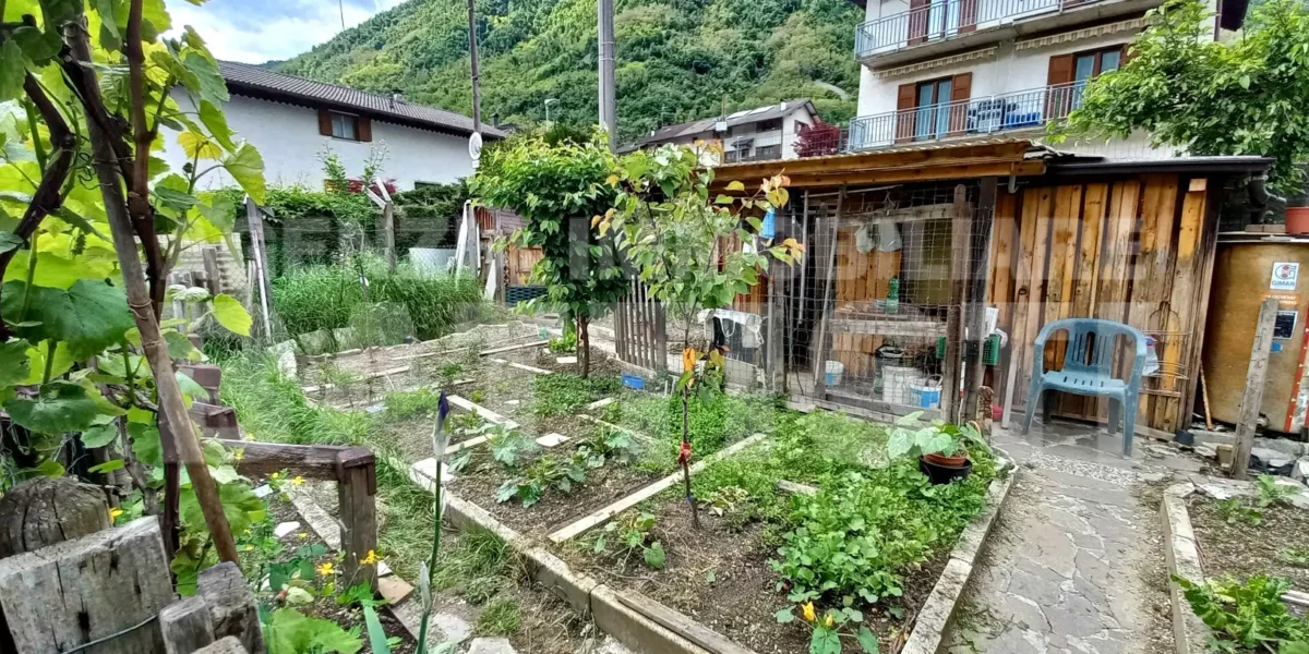 APPARTAMENTO CON ORTO E TERRAZZO