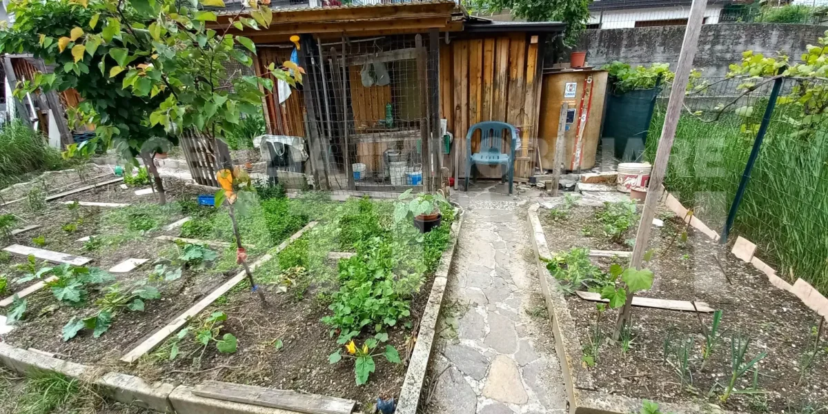 APPARTAMENTO CON ORTO E TERRAZZO