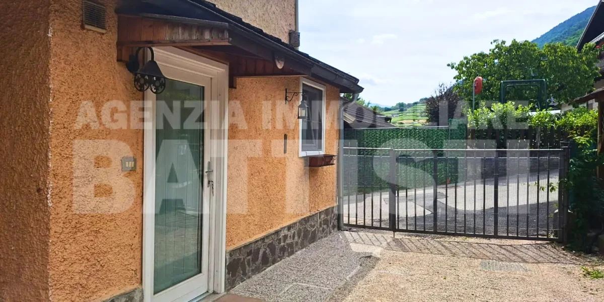 APPARTAMENTO CON ORTO E TERRAZZO