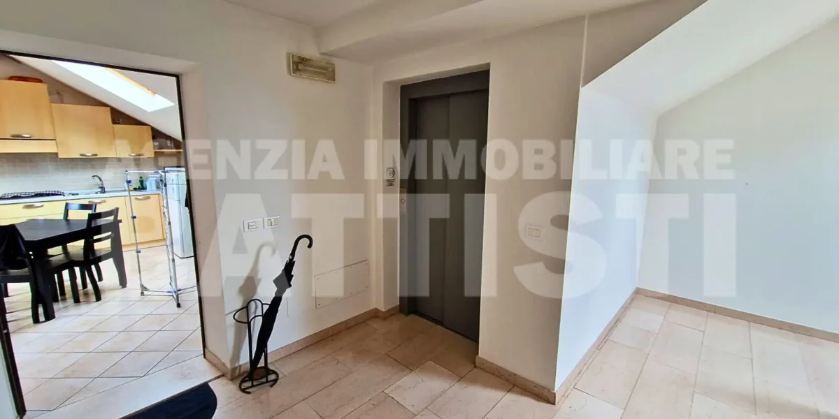 GRAZIOSO ALLOGGIO IN MANSARDA