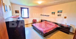 AMPIO ALLOGGIO IN BIFAMILIARE