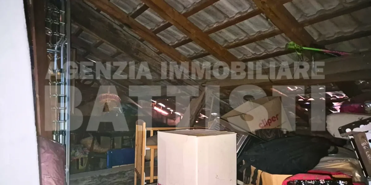 AMPIO ALLOGGIO IN BIFAMILIARE