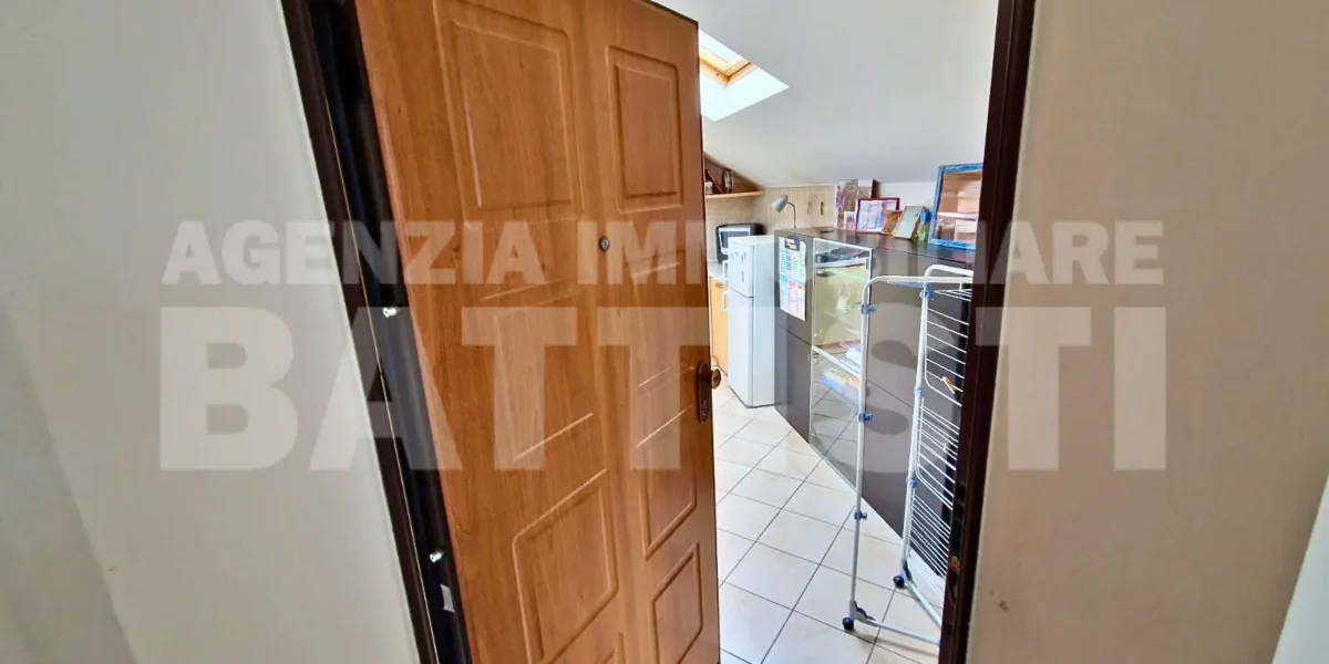 GRAZIOSO ALLOGGIO IN MANSARDA