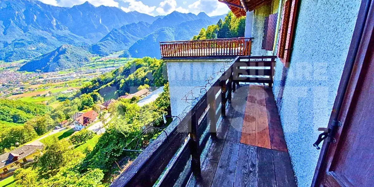 AMPIO ALLOGGIO IN BIFAMILIARE