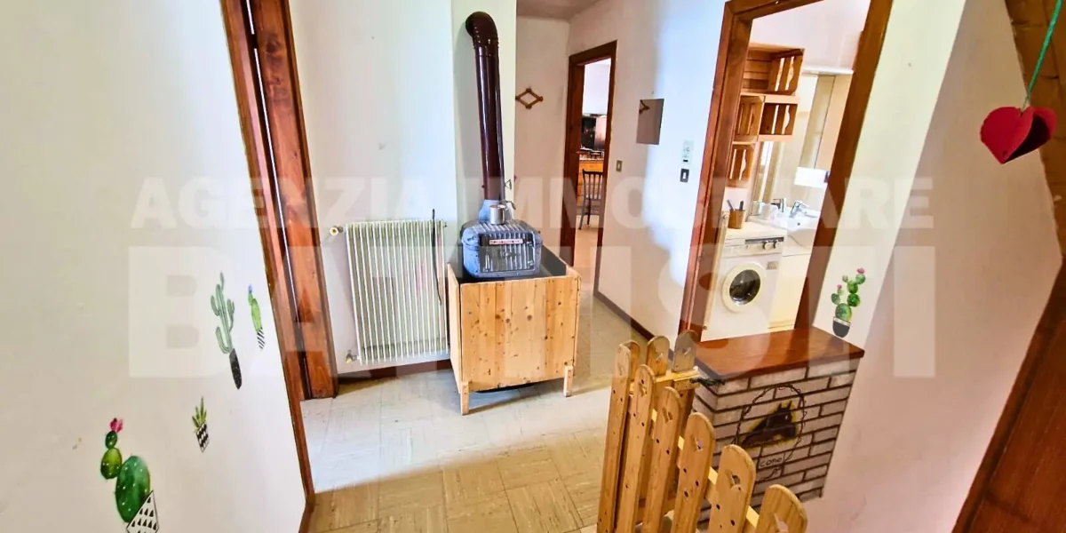 AMPIO ALLOGGIO IN BIFAMILIARE