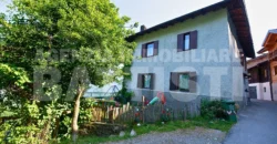 AMPIO ALLOGGIO IN BIFAMILIARE