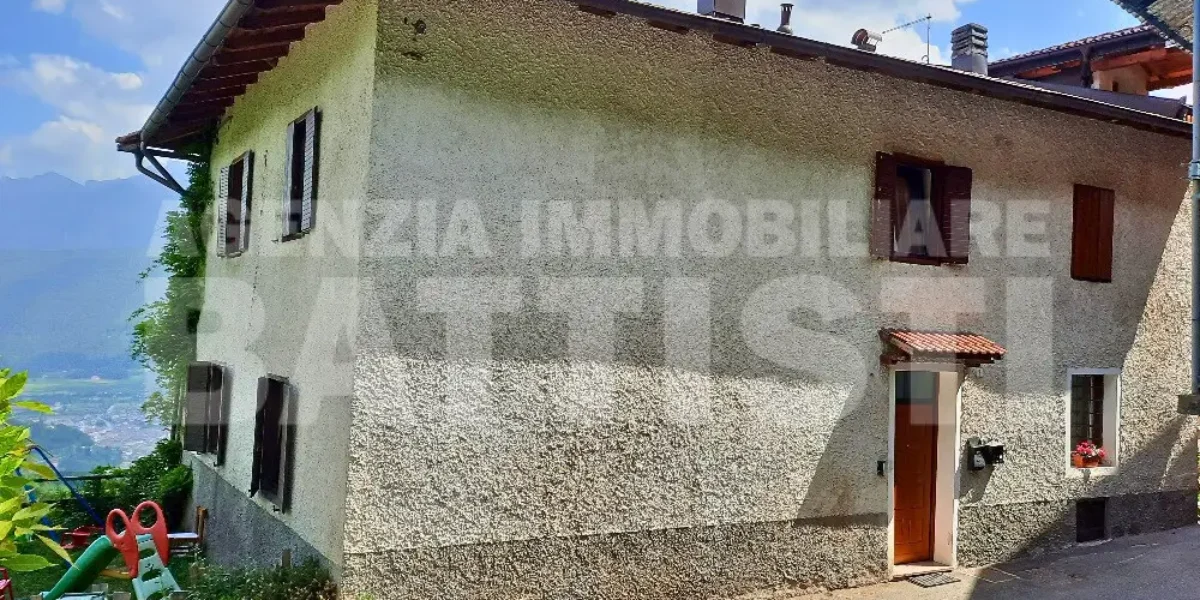 AMPIO ALLOGGIO IN BIFAMILIARE