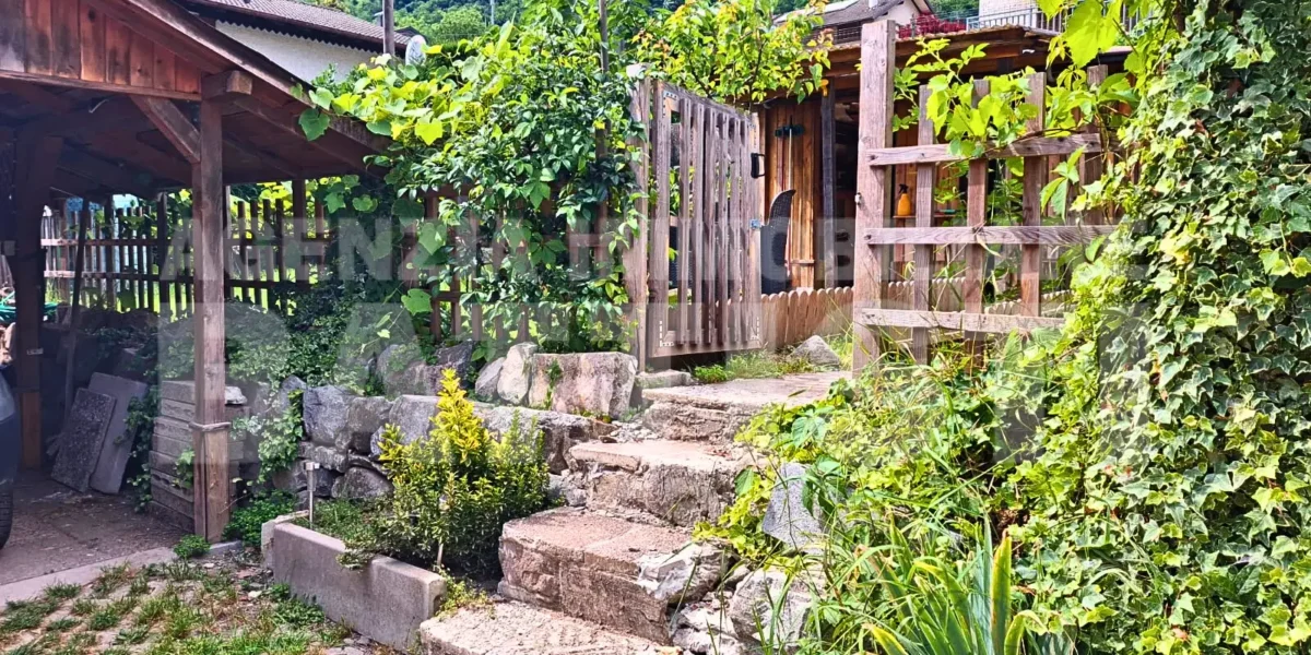 APPARTAMENTO CON ORTO E TERRAZZO