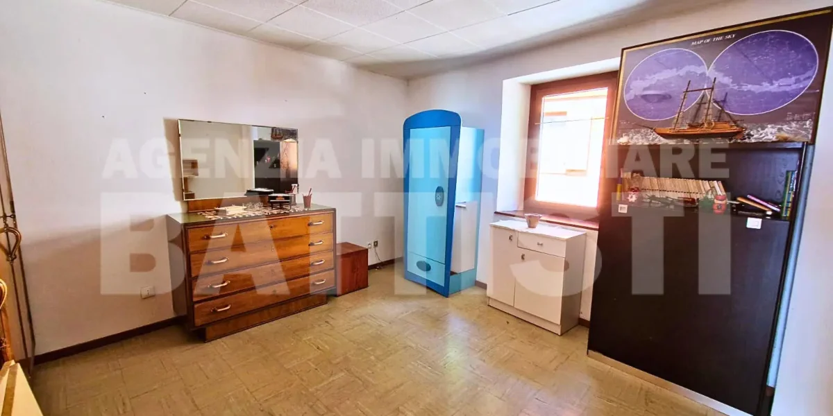 AMPIO ALLOGGIO IN BIFAMILIARE