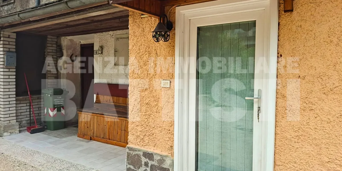 APPARTAMENTO CON ORTO E TERRAZZO