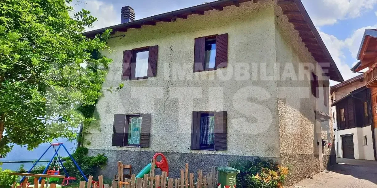 AMPIO ALLOGGIO IN BIFAMILIARE