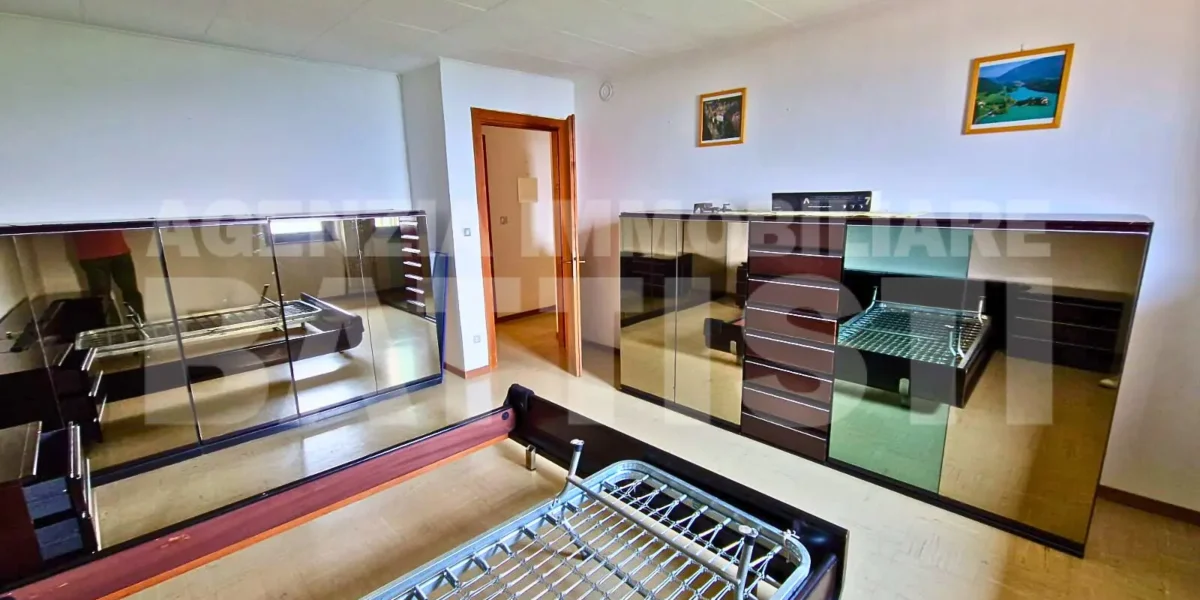 AMPIO ALLOGGIO IN BIFAMILIARE