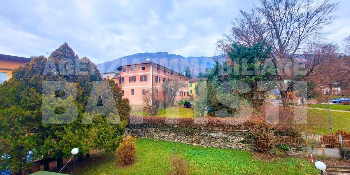 AMPIO SOTTOTETTO CON GIARDINO