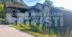 AMPIO CASALE CON TERRENO