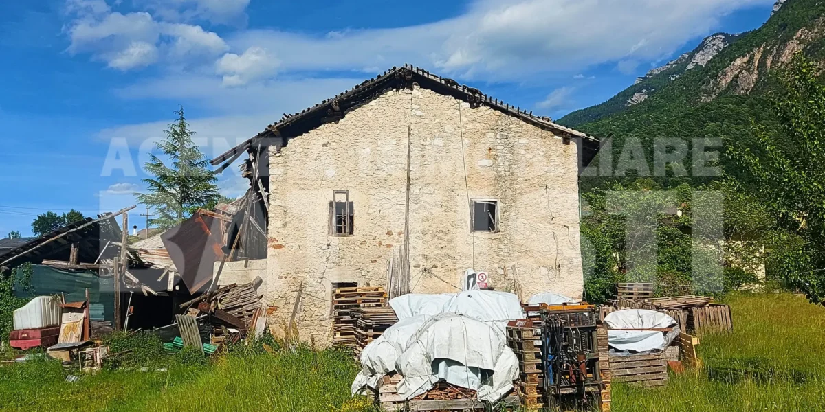 AMPIO CASALE CON TERRENO