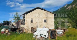 AMPIO CASALE CON TERRENO