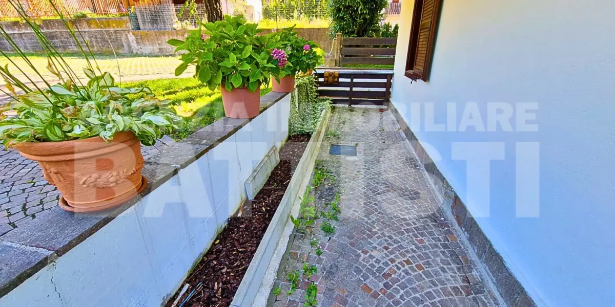 ALLOGGIO CON GIARDINO