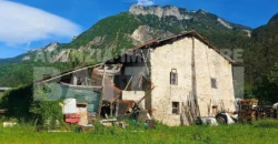 AMPIO CASALE CON TERRENO