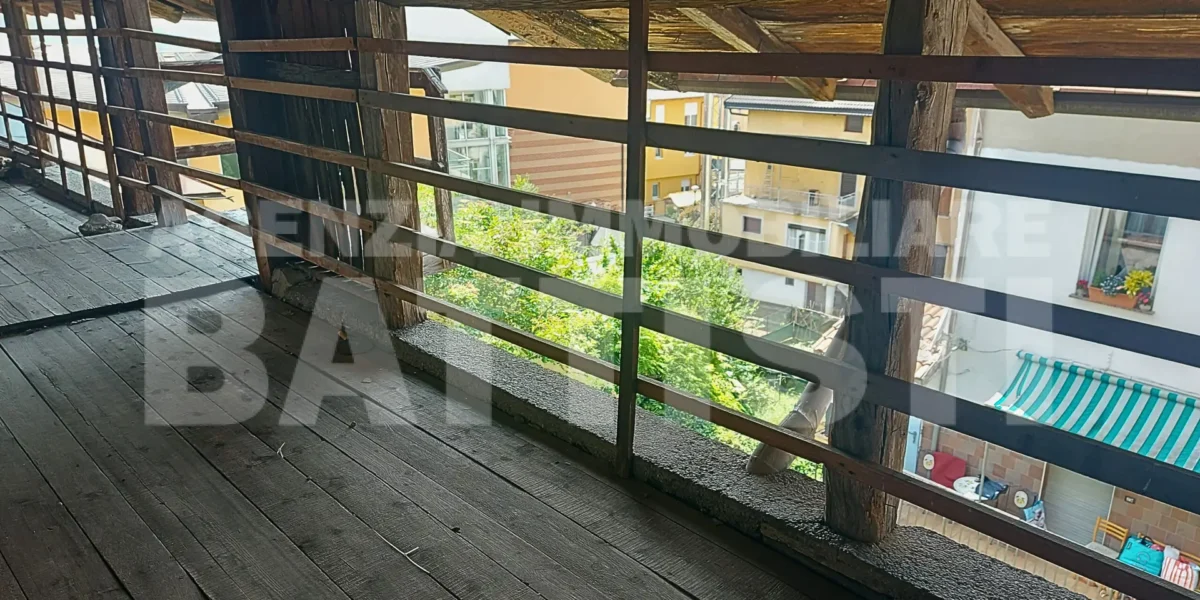 AMPIO SOTTOTETTO CON GIARDINO