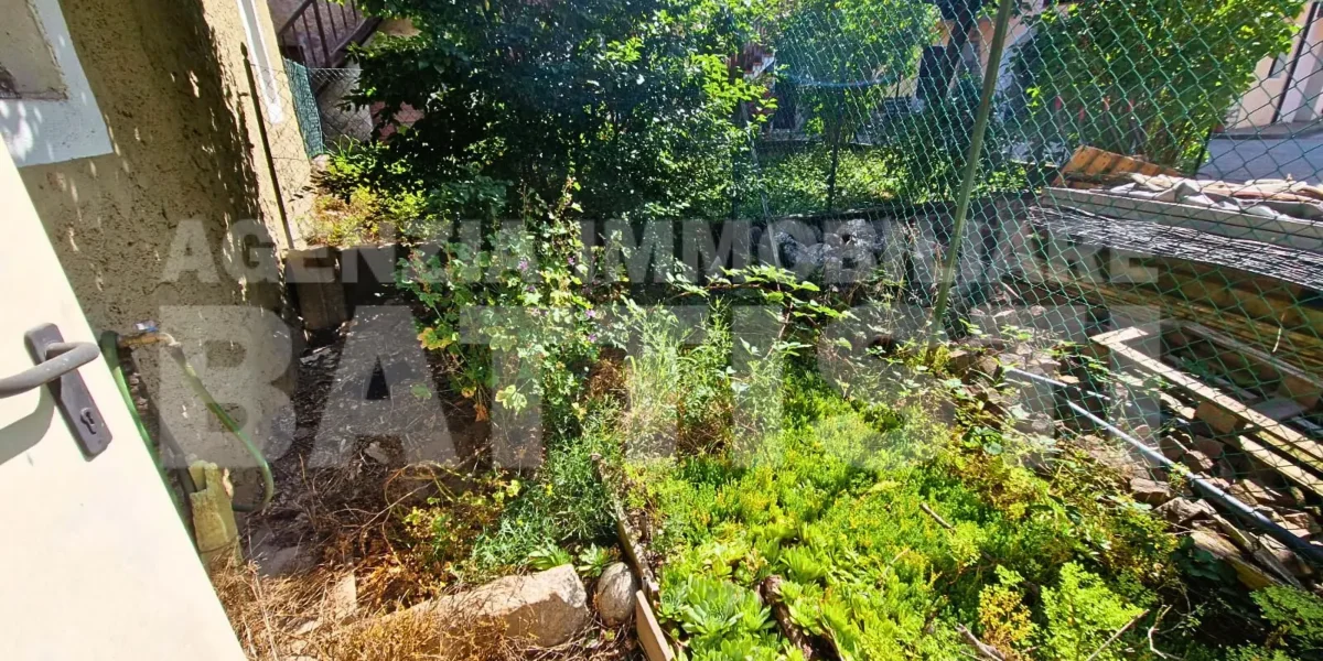 PORZIONE CON GIARDINO