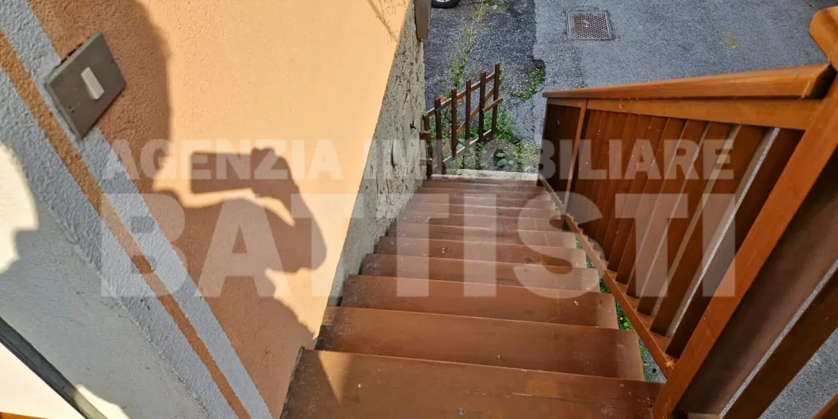 PORZIONE CON GIARDINO