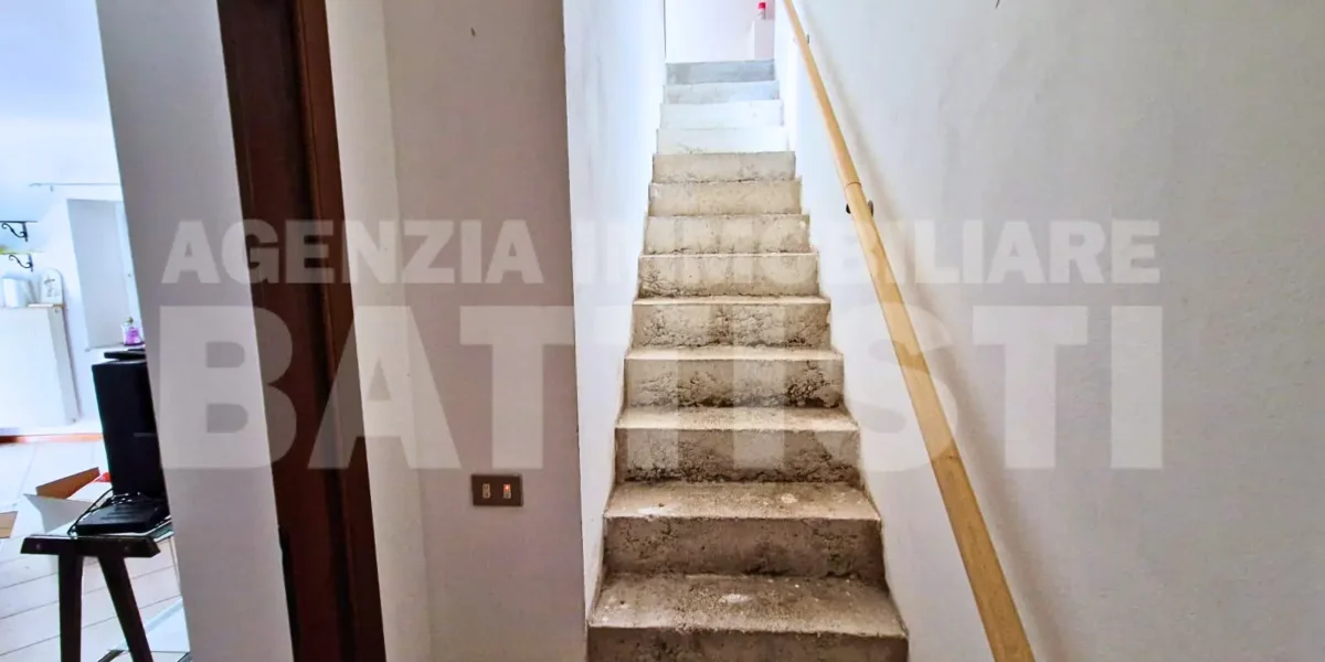 PORZIONE CON GIARDINO
