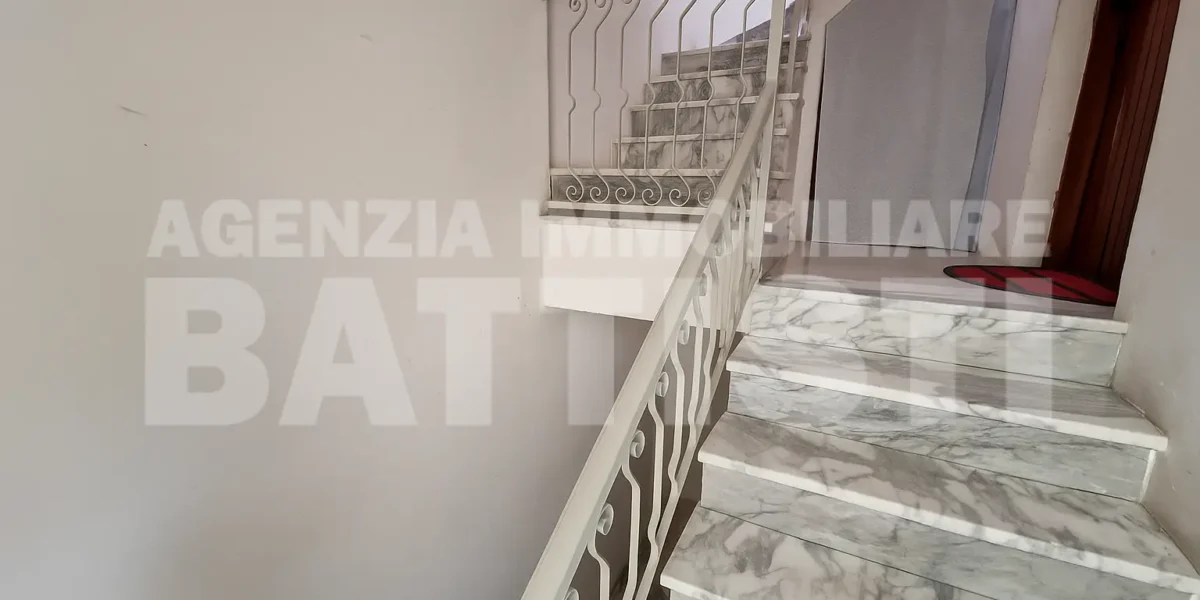 LUMINOSO TRILOCALE CON AMPIA SOFFITTA