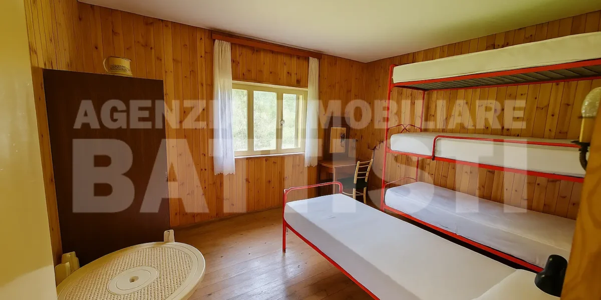 VILLA INDIPENDENTE CON TERRENO