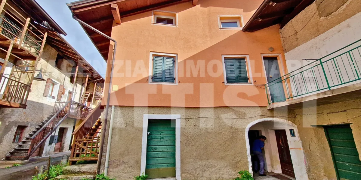 PORZIONE CON GIARDINO