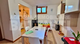 LUMINOSO TRILOCALE CON AMPIA SOFFITTA