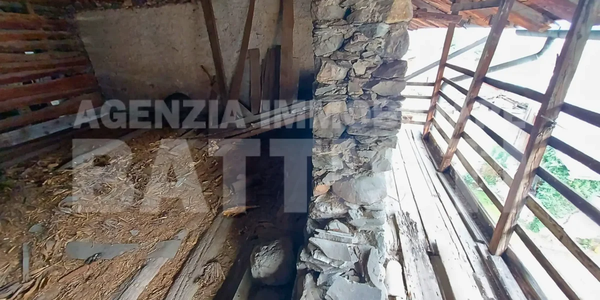 PORZIONE DI CASA IN CENTRO CON ESPOSIZIONE SOLEGGIATA
