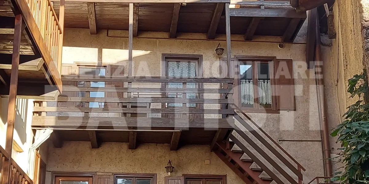 PORZIONE DI CASA IN CENTRO