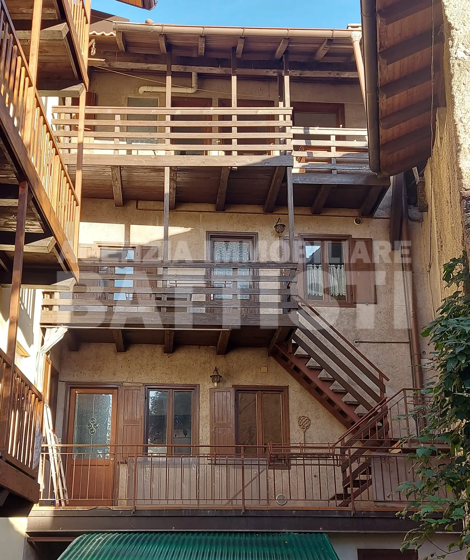 PORZIONE DI CASA IN CENTRO