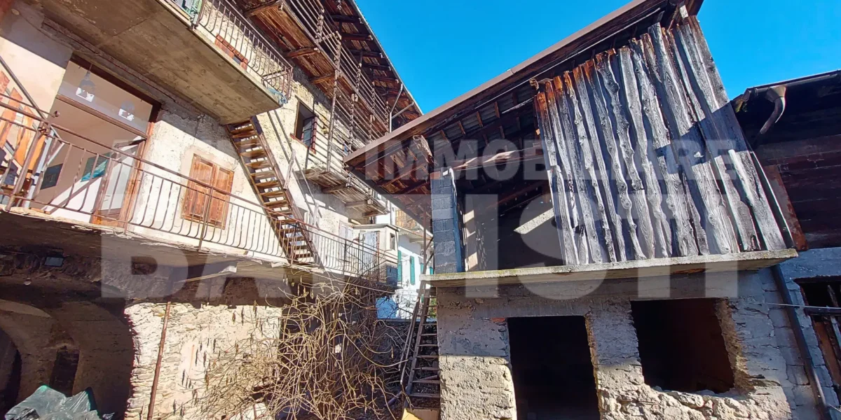 PORZIONE DI CASA IN CENTRO CON ESPOSIZIONE SOLEGGIATA