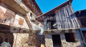 PORZIONE DI CASA IN CENTRO CON ESPOSIZIONE SOLEGGIATA