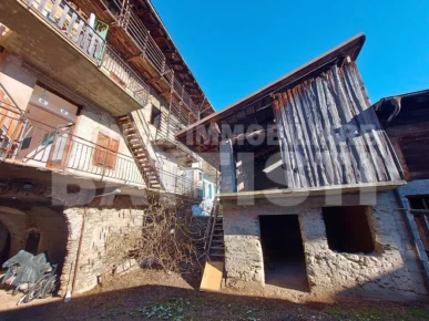 PORZIONE DI CASA IN CENTRO CON ESPOSIZIONE SOLEGGIATA