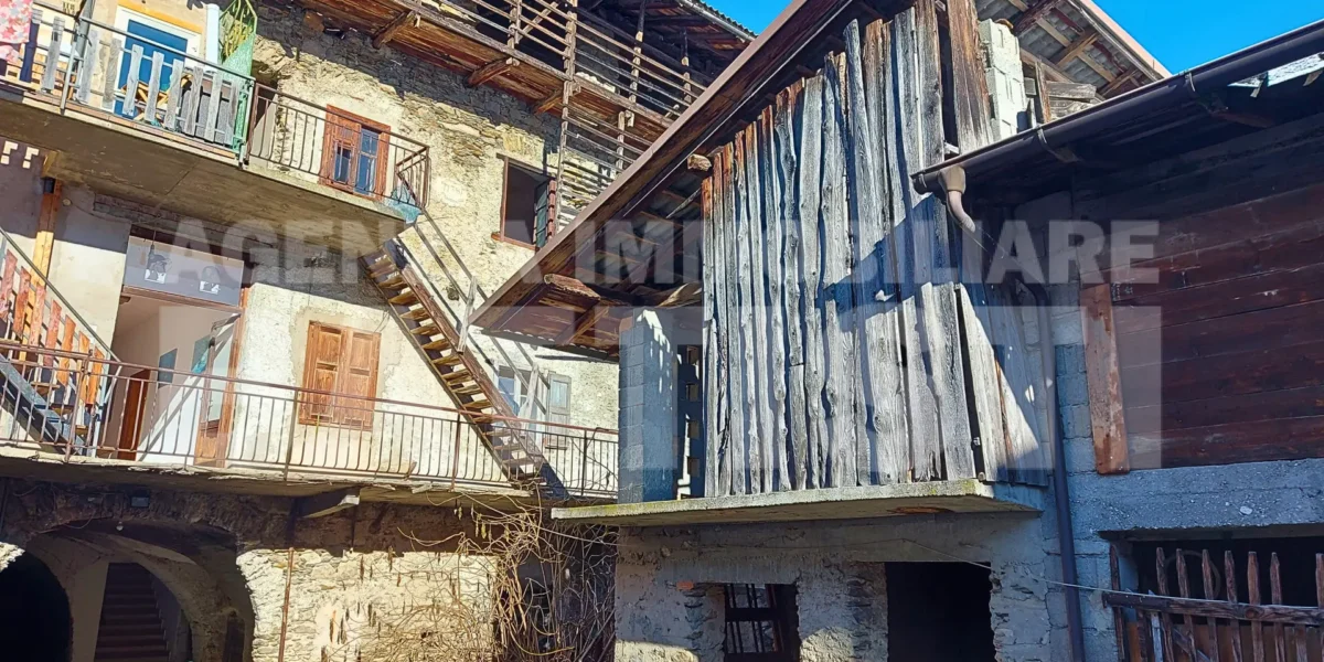 PORZIONE DI CASA IN CENTRO CON ESPOSIZIONE SOLEGGIATA
