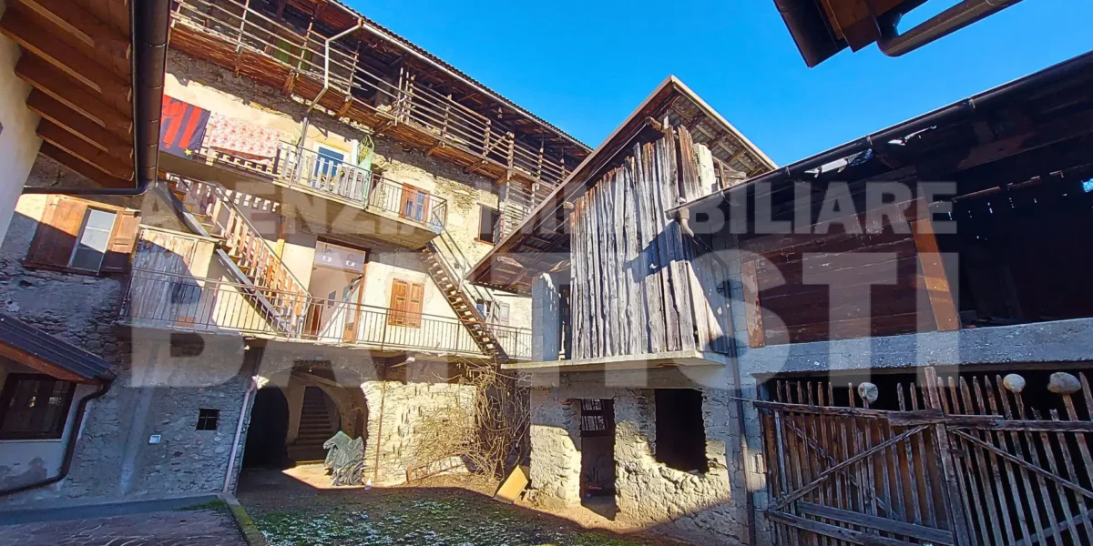PORZIONE DI CASA IN CENTRO CON ESPOSIZIONE SOLEGGIATA