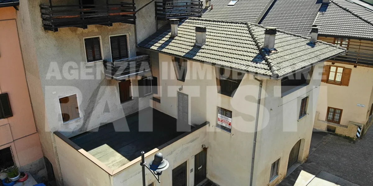 PORZIONE DI CASA CON 2 APPARTAMENTI