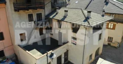 PORZIONE DI CASA CON 2 APPARTAMENTI